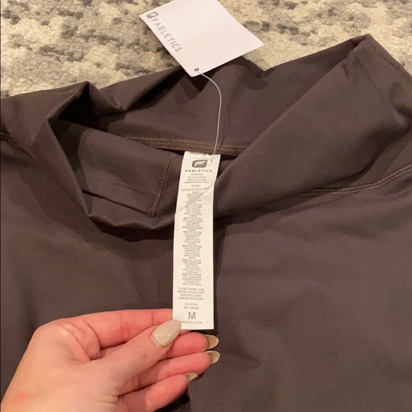 Medium fabletics mesh leggings - Picture 4 of 4